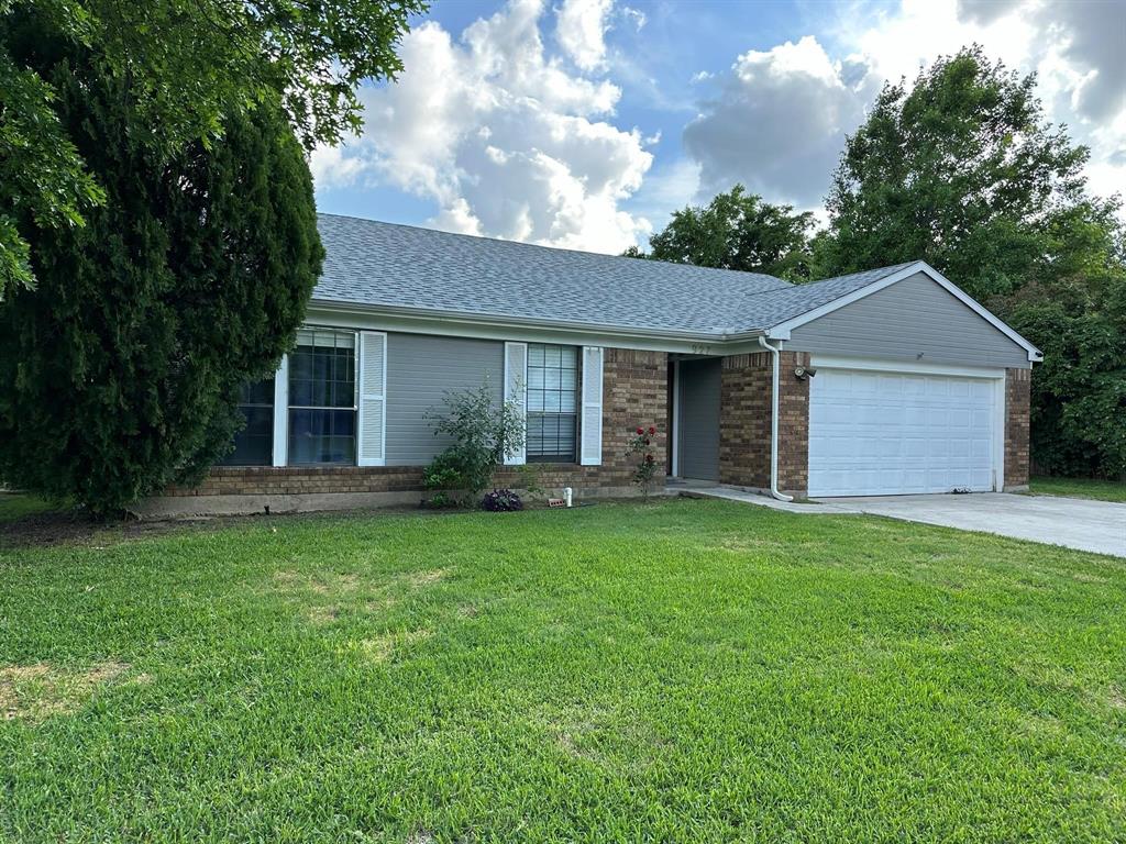 927 South Riverside Drive Grapevine, TX 76051 - Photo 2 of 17