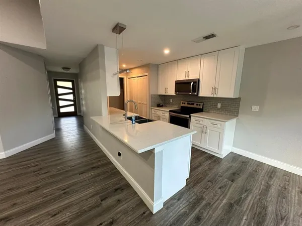 $3,350 | 927 South Riverside Drive, Grapevine, TX 76051