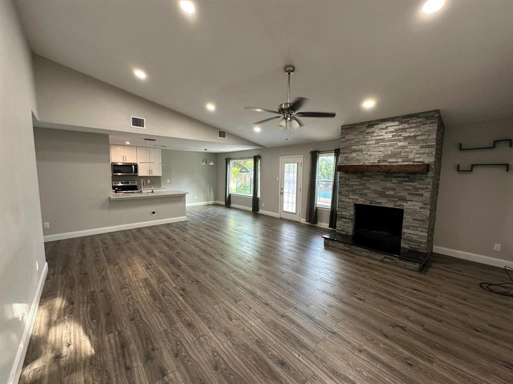 927 South Riverside Drive Grapevine, TX 76051 - Photo 5 of 17