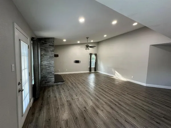 $3,350 | 927 South Riverside Drive, Grapevine, TX 76051