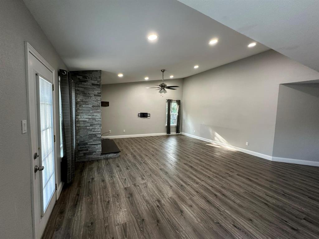 927 South Riverside Drive Grapevine, TX 76051 - Photo 6 of 17