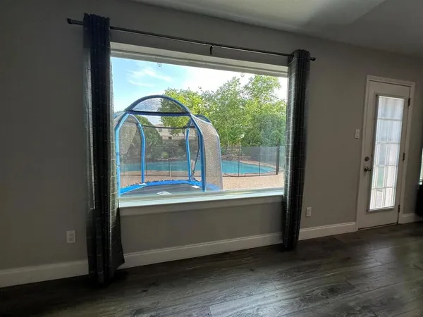 $3,350 | 927 South Riverside Drive, Grapevine, TX 76051