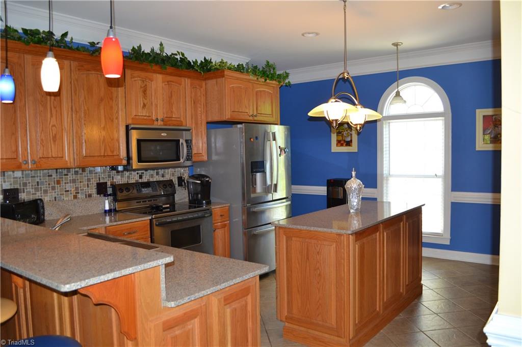 820 Scout Road Lexington, NC 27292 - Photo 3 of 30 Gourmet kitchen, solid surface counters, Microwave, range, dishwasher, tile floors