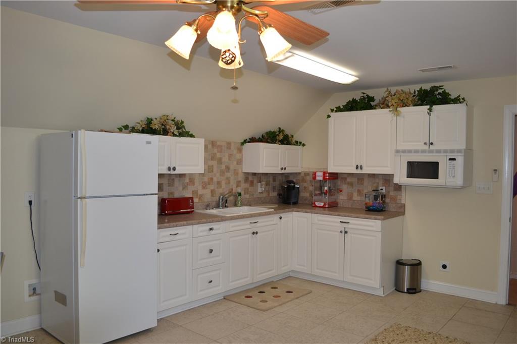 820 Scout Road Lexington, NC 27292 - Photo 21 of 30 In law suite kitchen
