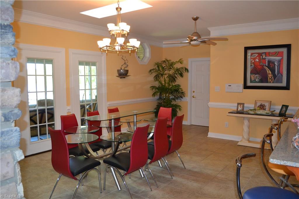 820 Scout Road Lexington, NC 27292 - Photo 8 of 30 Dining room has the water view