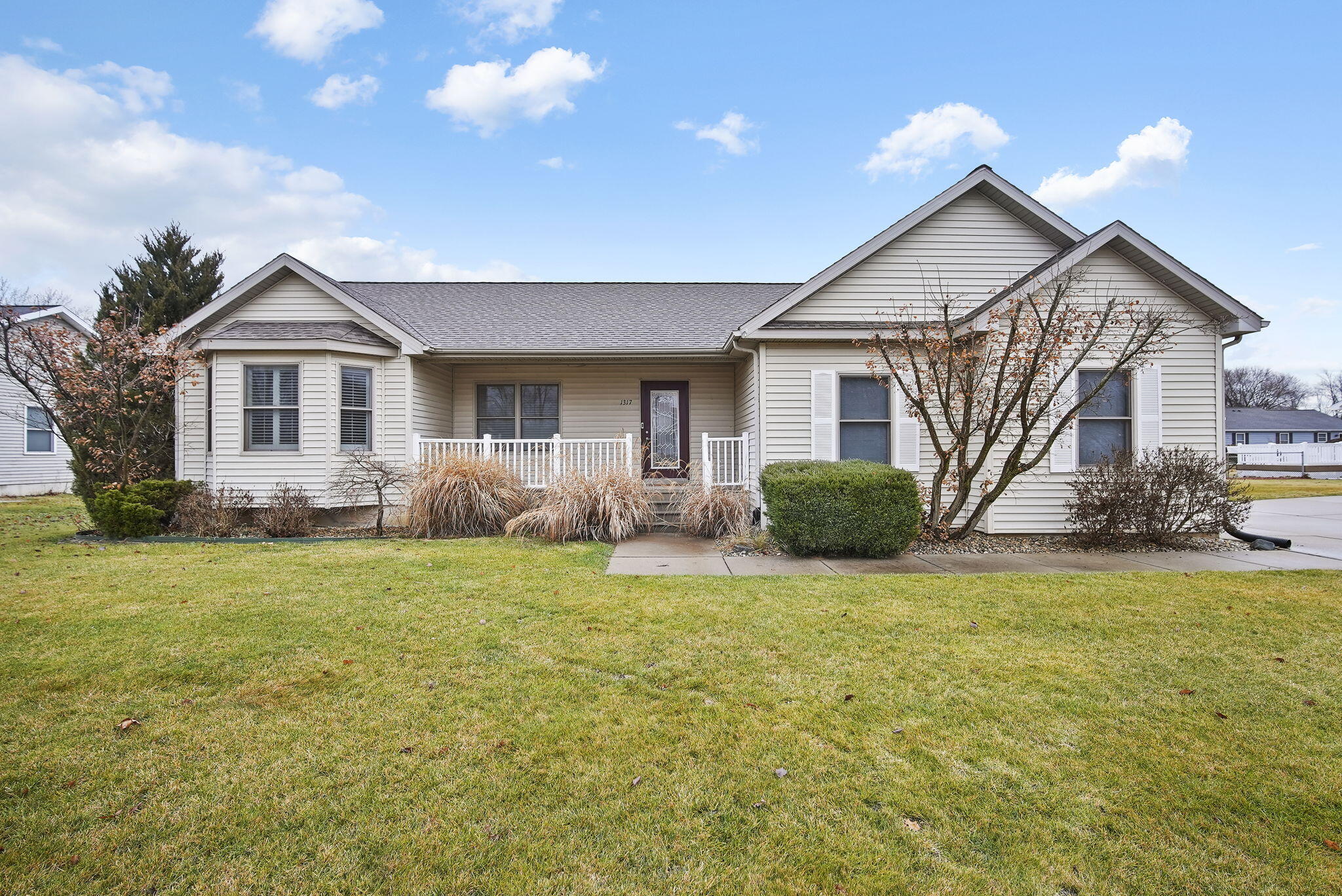 1317 Catsyl Road Jackson, MI 49203 - Photo 1 of 33 2-web-or-mls-DSC03162