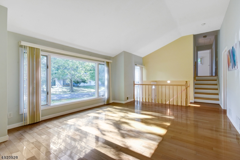 50 Falcon Road Livingston, NJ 07039 - Photo 5 of 15
