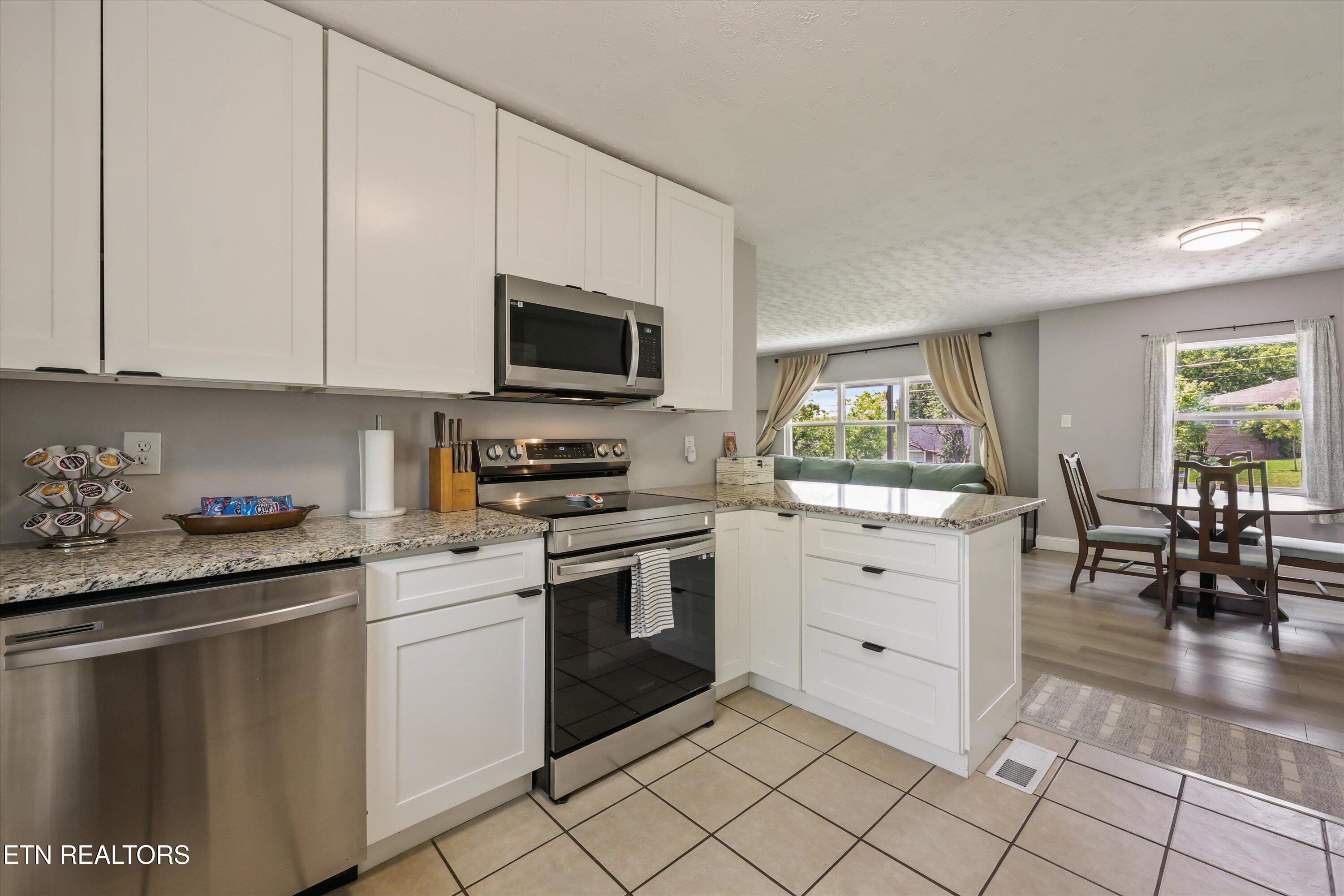 5604 Kentwood Road Knoxville, TN 37912 - Photo 10 of 34 Kitchen