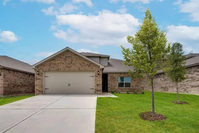 $2,095 | 912 Mallorie Lane, Ferris, TX 75125