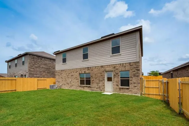 $2,095 | 912 Mallorie Lane, Ferris, TX 75125