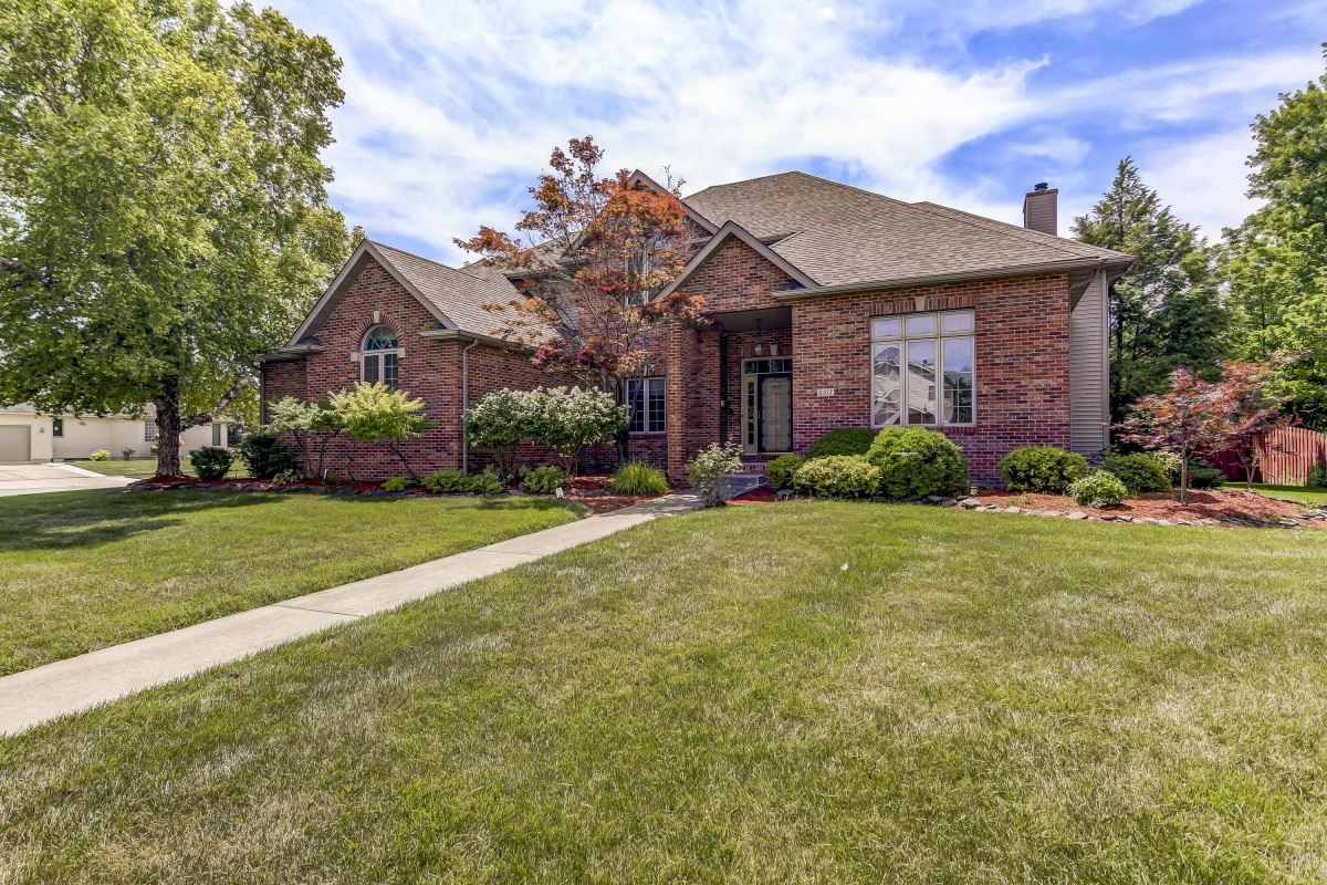2517 Dickens Drive Springfield, IL 62711 - Photo 1 of 46 Gallery Image 1