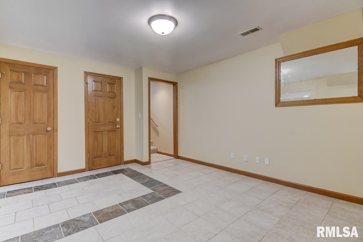 2517 Dickens Drive Springfield, IL 62711 - Photo 39 of 46 Gallery Image 39