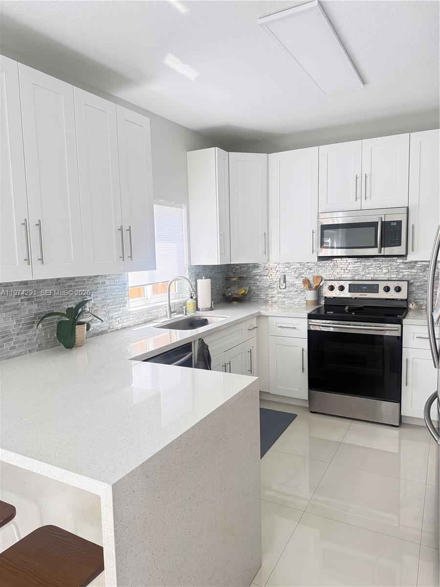 4106 Northeast 25th Street Homestead, FL 33033 - Photo 3 of 19