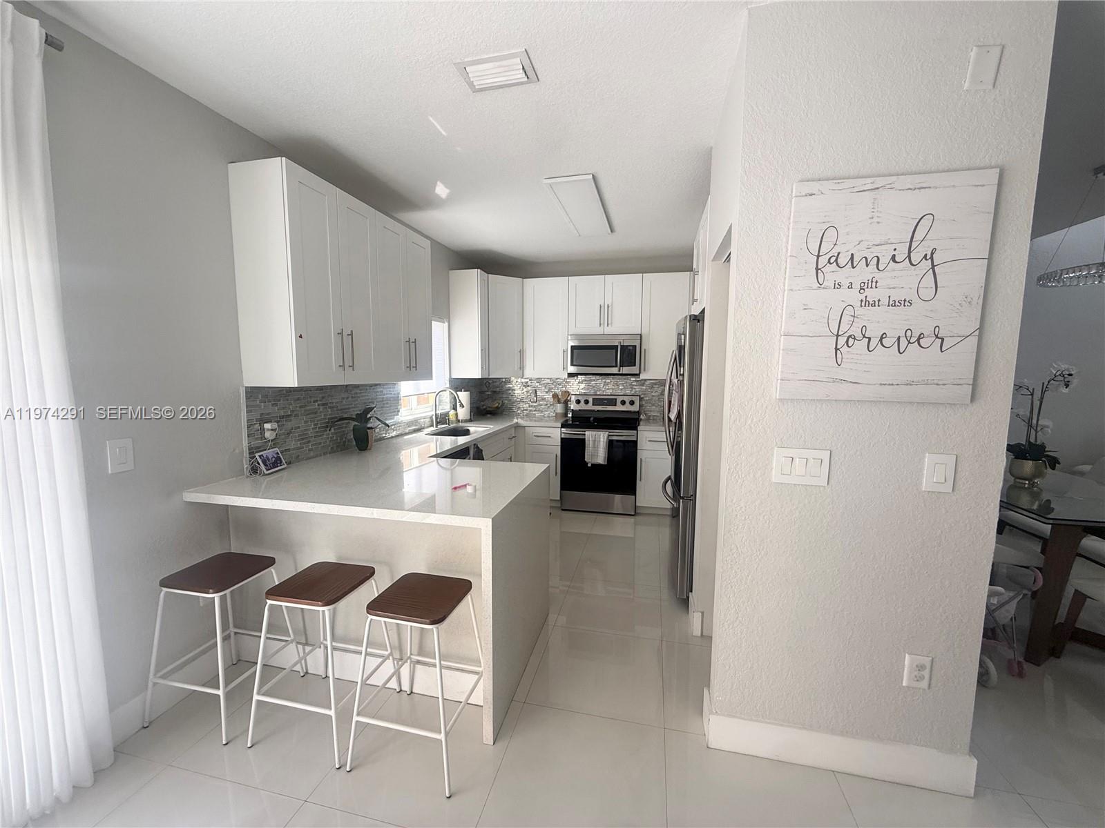 4106 Northeast 25th Street Homestead, FL 33033 - Photo 6 of 19