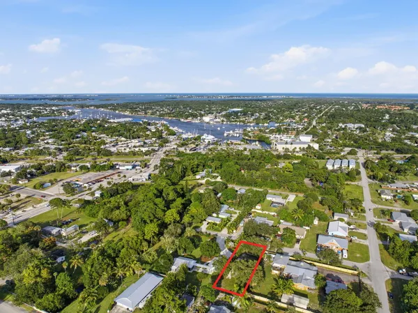 $109,900 | 5028 Southeast Driftwood Avenue, Stuart, FL 34997