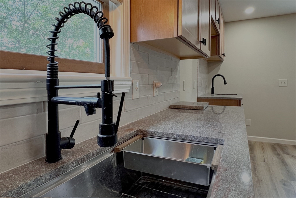 31 Crawford Circle Springfield, MA 01108 - Photo 11 of 41