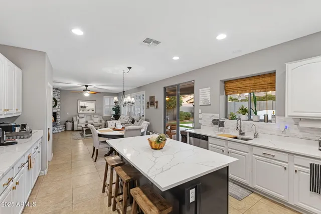 $899,999 | 1918 West Bonanza Lane, Phoenix, AZ 85085