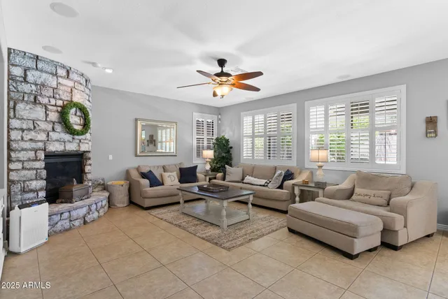 $899,999 | 1918 West Bonanza Lane, Phoenix, AZ 85085