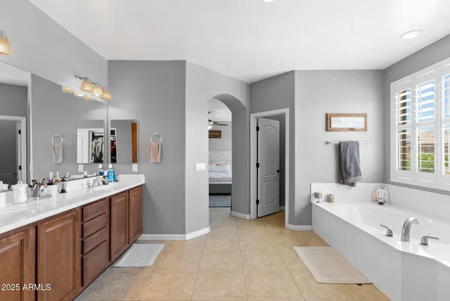 $899,999 | 1918 West Bonanza Lane, Phoenix, AZ 85085