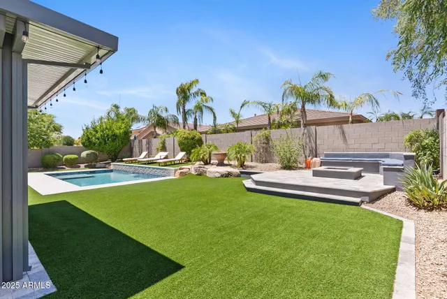 $899,999 | 1918 West Bonanza Lane, Phoenix, AZ 85085