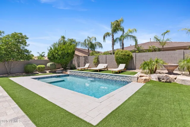 $899,999 | 1918 West Bonanza Lane, Phoenix, AZ 85085