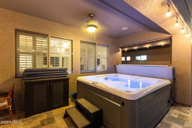 $899,999 | 1918 West Bonanza Lane, Phoenix, AZ 85085