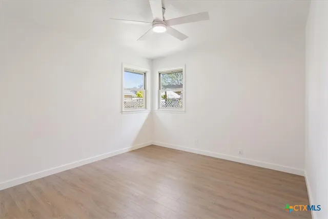 a view of a house with backyard and tree