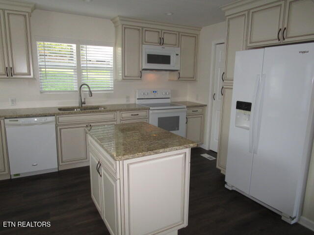 9320 East Emory Road Corryton, TN 37721 - Photo 3 of 11 IMG_4225