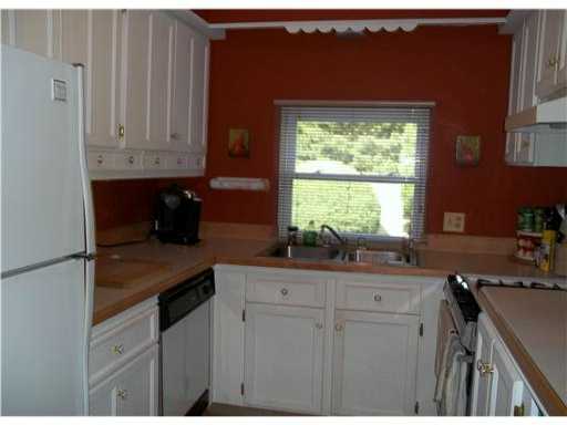 4160 Post Road, Unit 29 Warwick, RI 02818 - Photo 2 of 6 Kitchen.