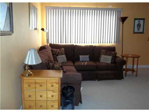 4160 Post Road, Unit 29 Warwick, RI 02818 - Photo 4 of 6 Living Room.