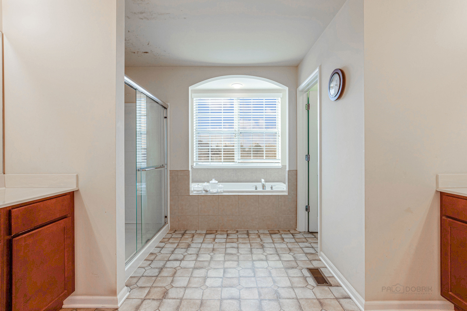2479 Downing Court Gurnee, IL 60031 - Photo 16 of 21 a view of a bathroom with a bathtub and a window