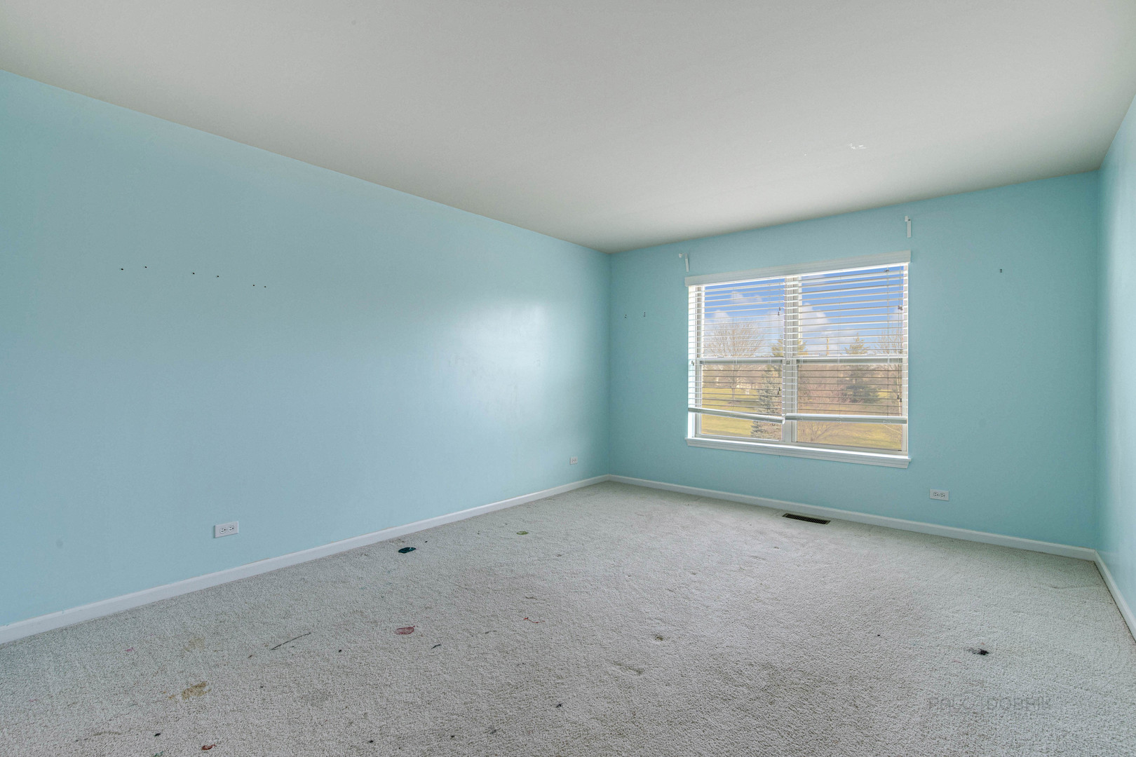 2479 Downing Court Gurnee, IL 60031 - Photo 20 of 21 an empty room with a window