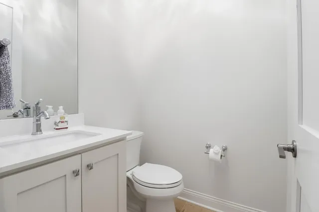 $1,800,000 | 5840 Prestwick Court, Excelsior, MN 55331