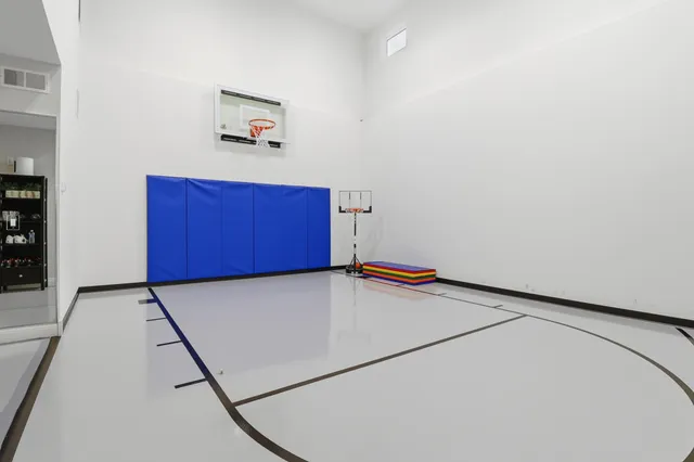 $1,800,000 | 5840 Prestwick Court, Excelsior, MN 55331