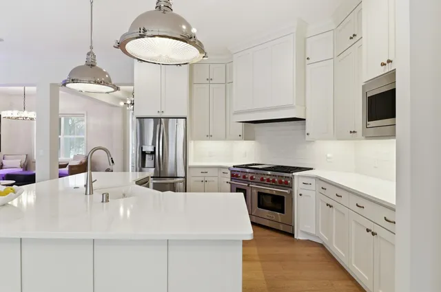 $1,800,000 | 5840 Prestwick Court, Excelsior, MN 55331