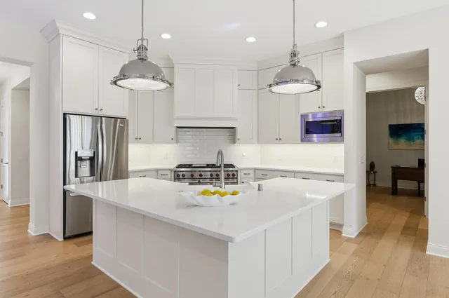 $1,800,000 | 5840 Prestwick Court, Excelsior, MN 55331