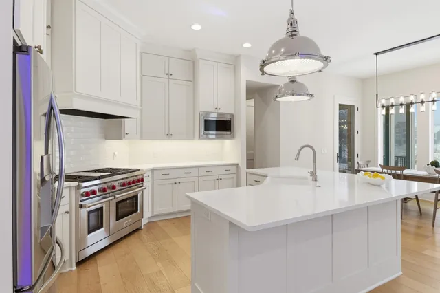 $1,800,000 | 5840 Prestwick Court, Excelsior, MN 55331