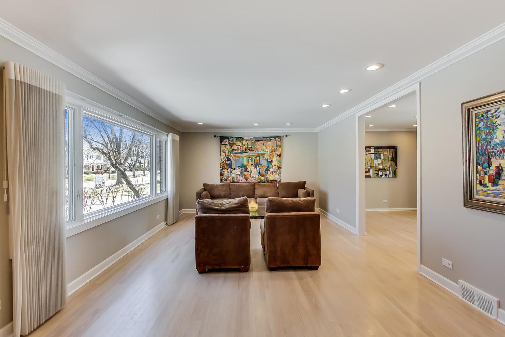 1846 Smith Road Northbrook, IL 60062 - Photo 2 of 58 a living room with furniture and a window