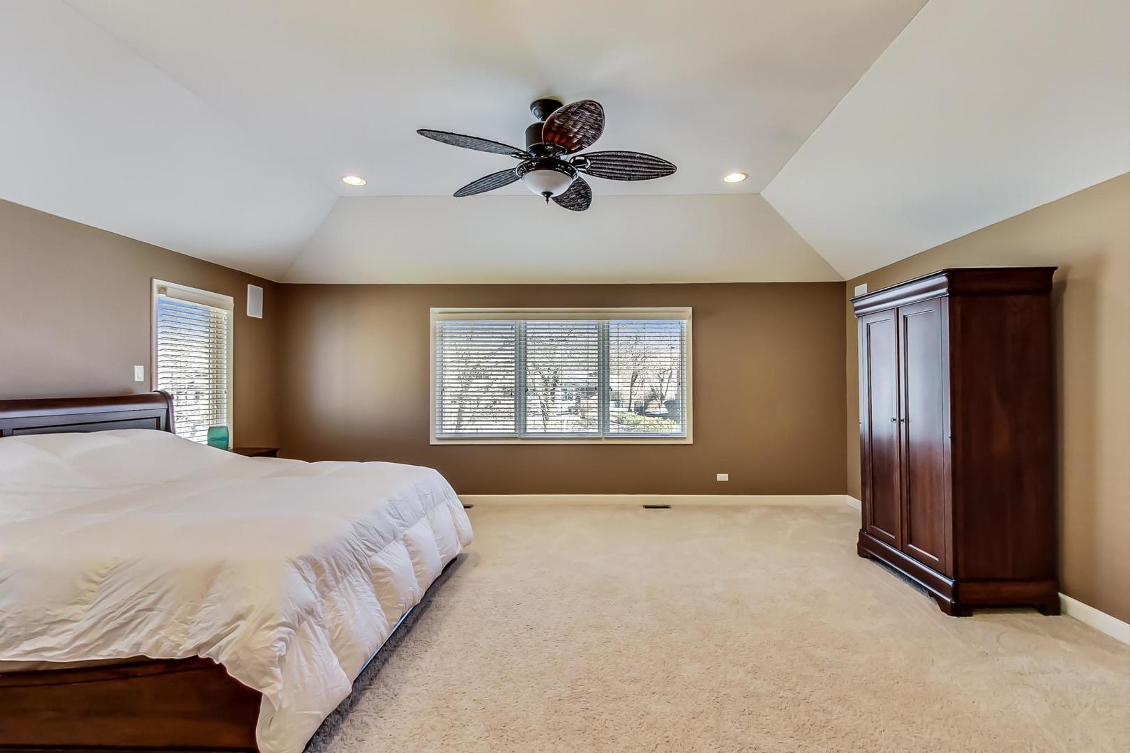 1846 Smith Road Northbrook, IL 60062 - Photo 24 of 58 a bedroom with a large bed and a window