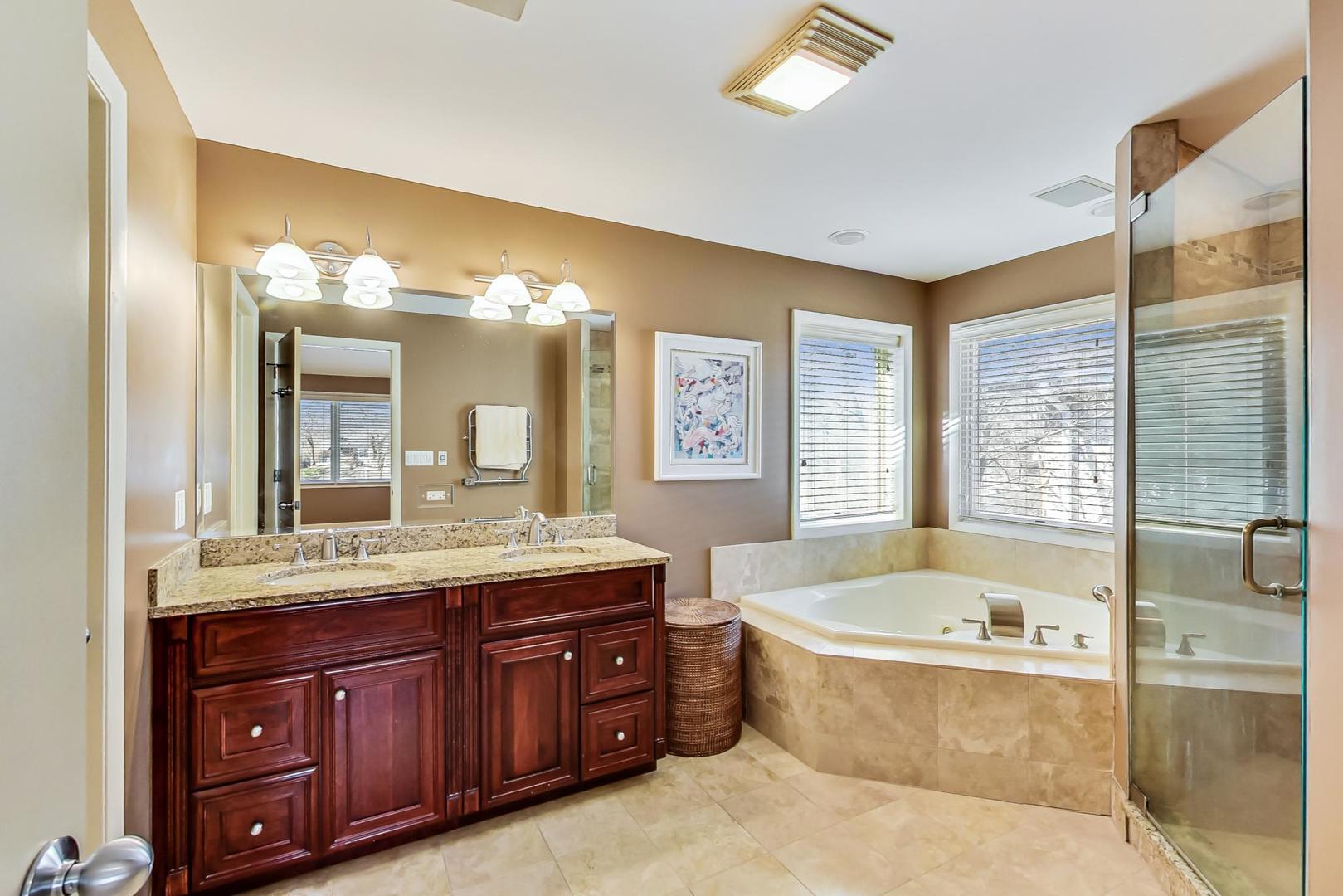 1846 Smith Road Northbrook, IL 60062 - Photo 26 of 58 a spacious bathroom with a tub sink and mirror