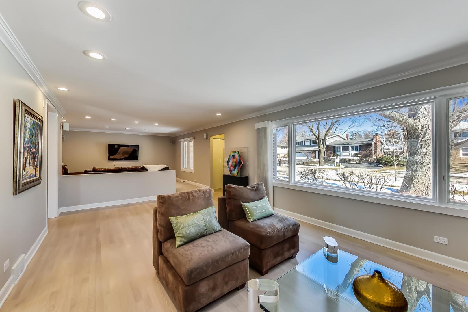 1846 Smith Road Northbrook, IL 60062 - Photo 4 of 58 a living room with furniture and a large window