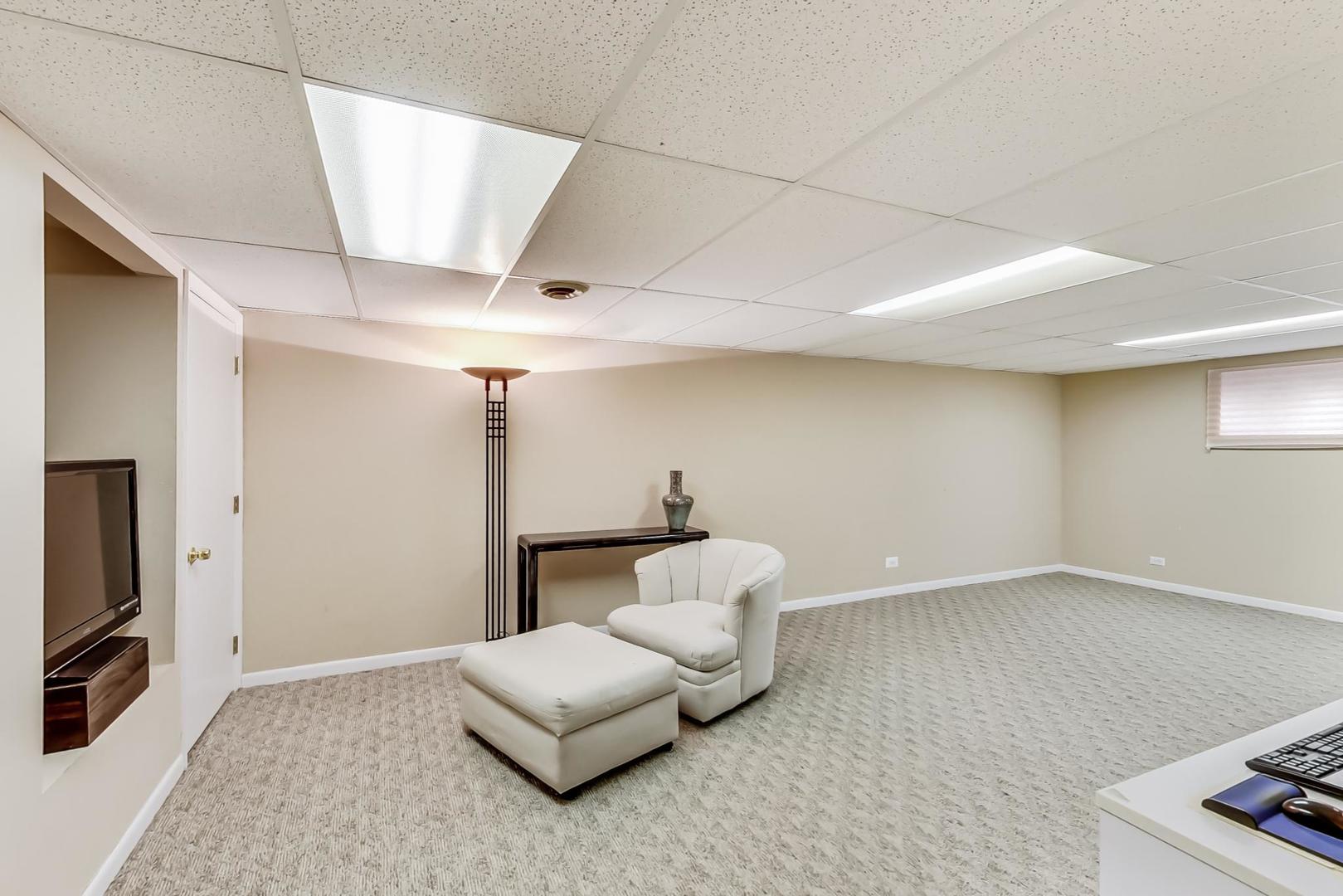 1846 Smith Road Northbrook, IL 60062 - Photo 39 of 58 a living room with furniture and a couch