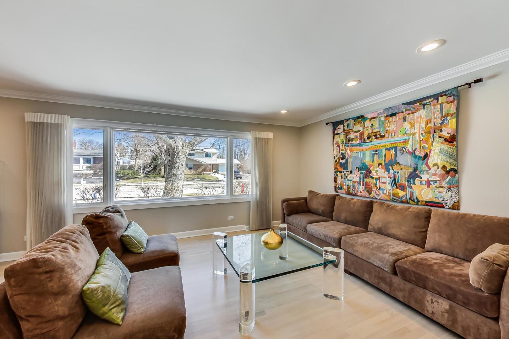 1846 Smith Road Northbrook, IL 60062 - Photo 5 of 58 a living room with furniture and a large window