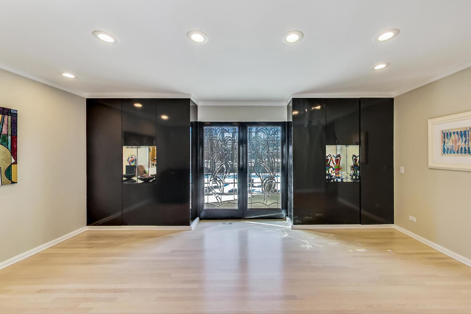 1846 Smith Road Northbrook, IL 60062 - Photo 6 of 58 a view of a hallway with wooden floor and a living room