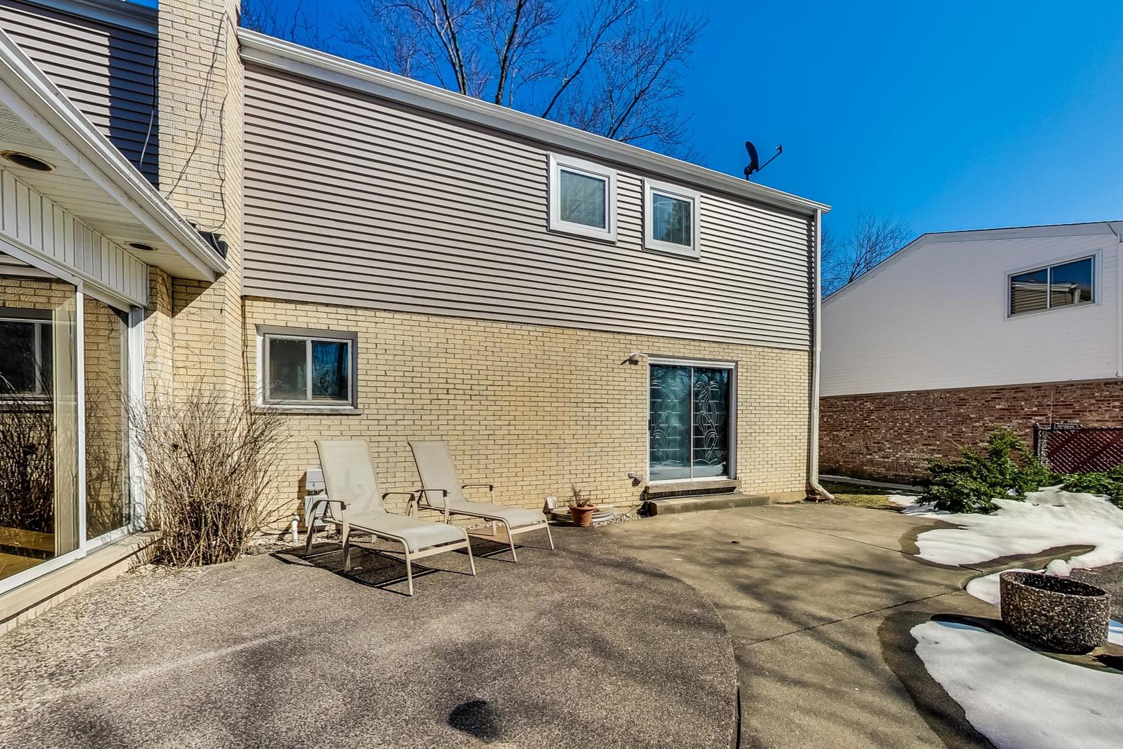 1846 Smith Road Northbrook, IL 60062 - Photo 51 of 58 a view of a house with backyard and sitting area
