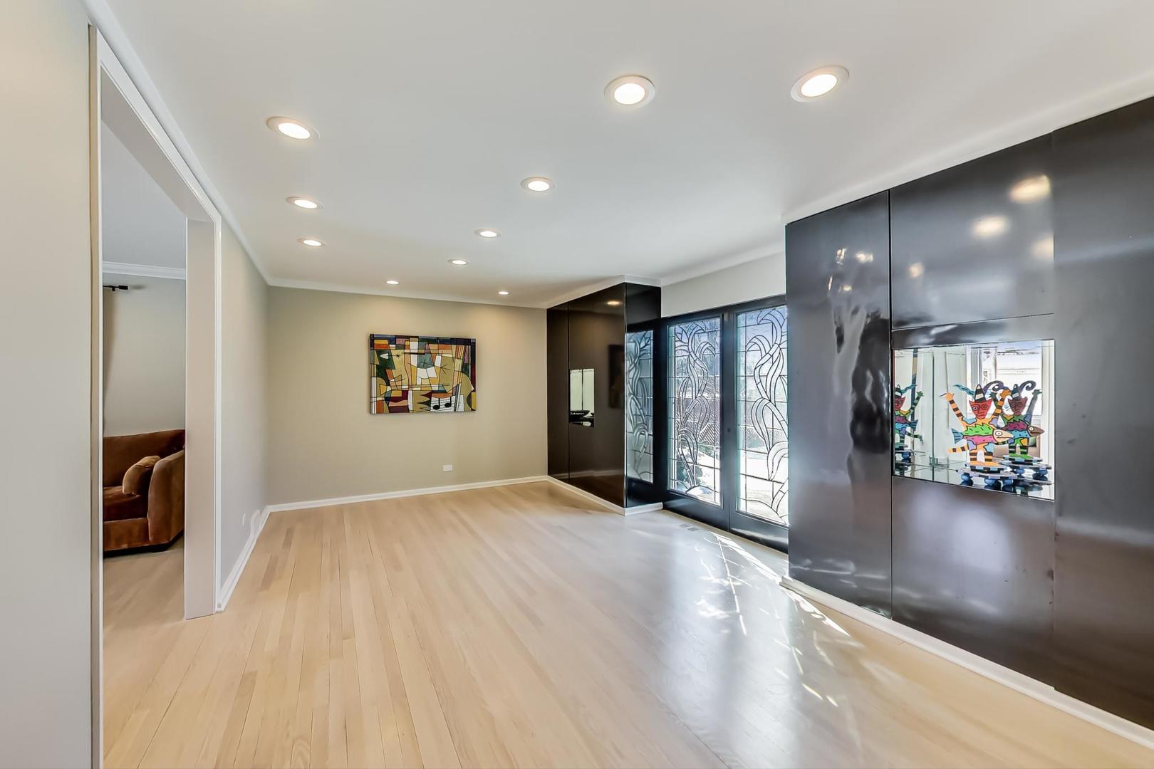 1846 Smith Road Northbrook, IL 60062 - Photo 8 of 58 a view of a hallway with wooden floor