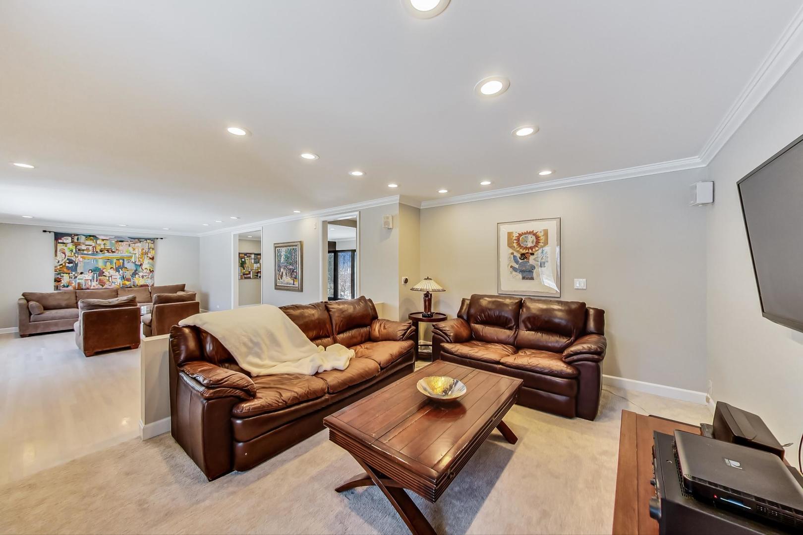 1846 Smith Road Northbrook, IL 60062 - Photo 10 of 58 a living room with furniture