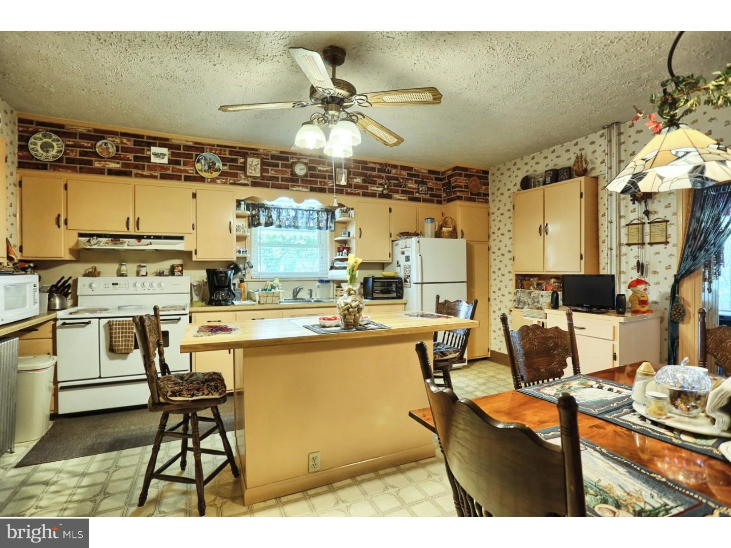 205 Merkel Road Gilbertsville, PA 19525 - Photo 16 of 24 Kitchen