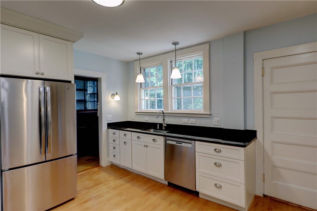 16 Elton Street Providence, RI 02906 - Photo 7 of 25
