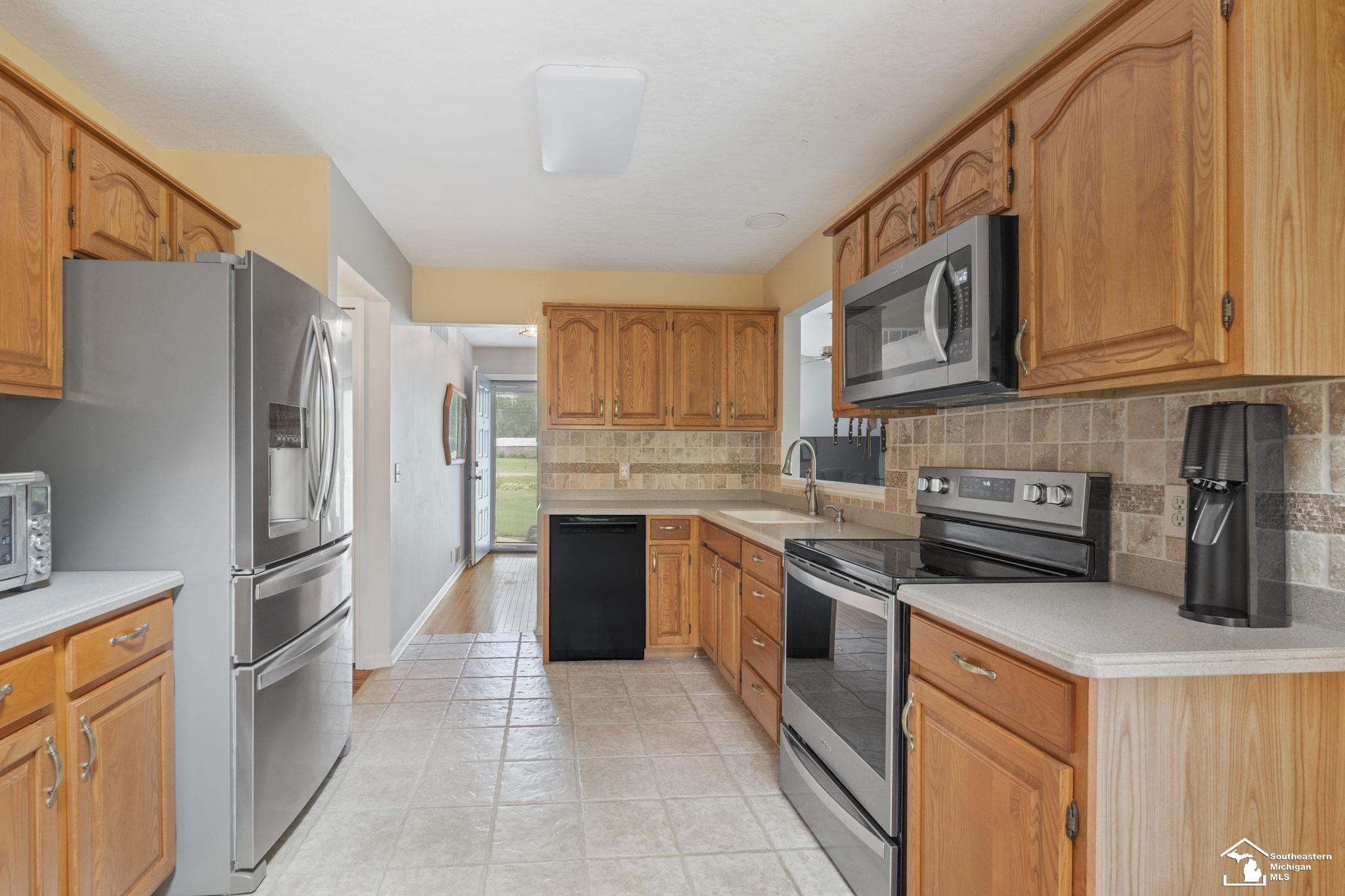 10735 Secor Road Temperance, MI 48182 - Photo 4 of 50